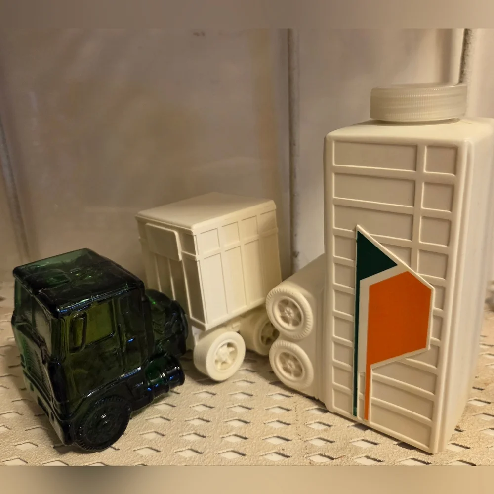 Avon Highway King Wild Country After Shave & Talc Bottle Tractor Trailer Trucker
